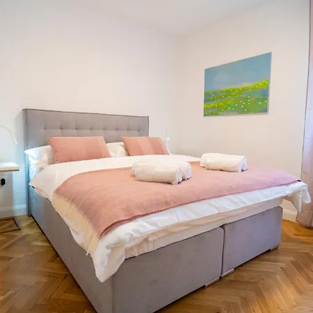 Gajeta By Belmont Realty Apartment